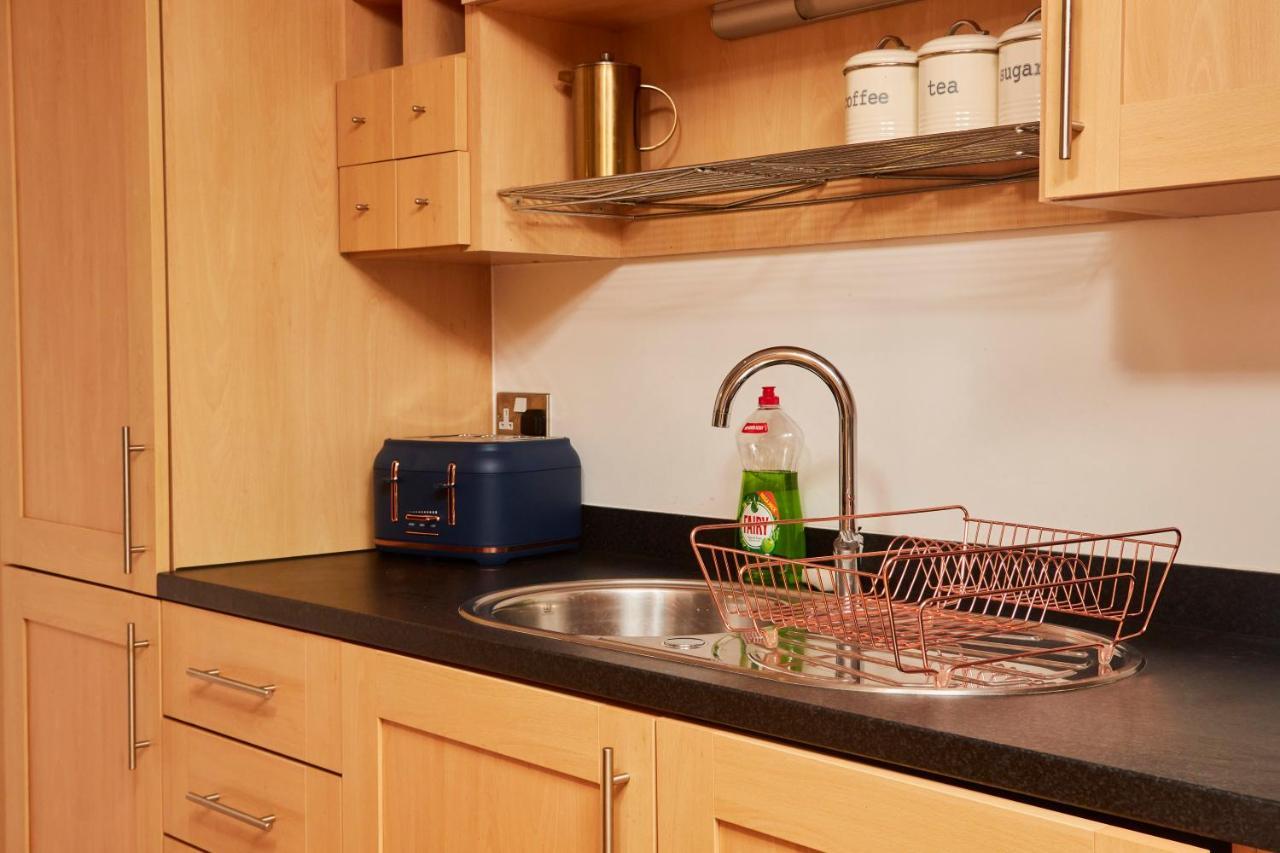 Primedoorstep Deluxe City Apt, River Canal View& Free Parking! Λιντς Εξωτερικό φωτογραφία
